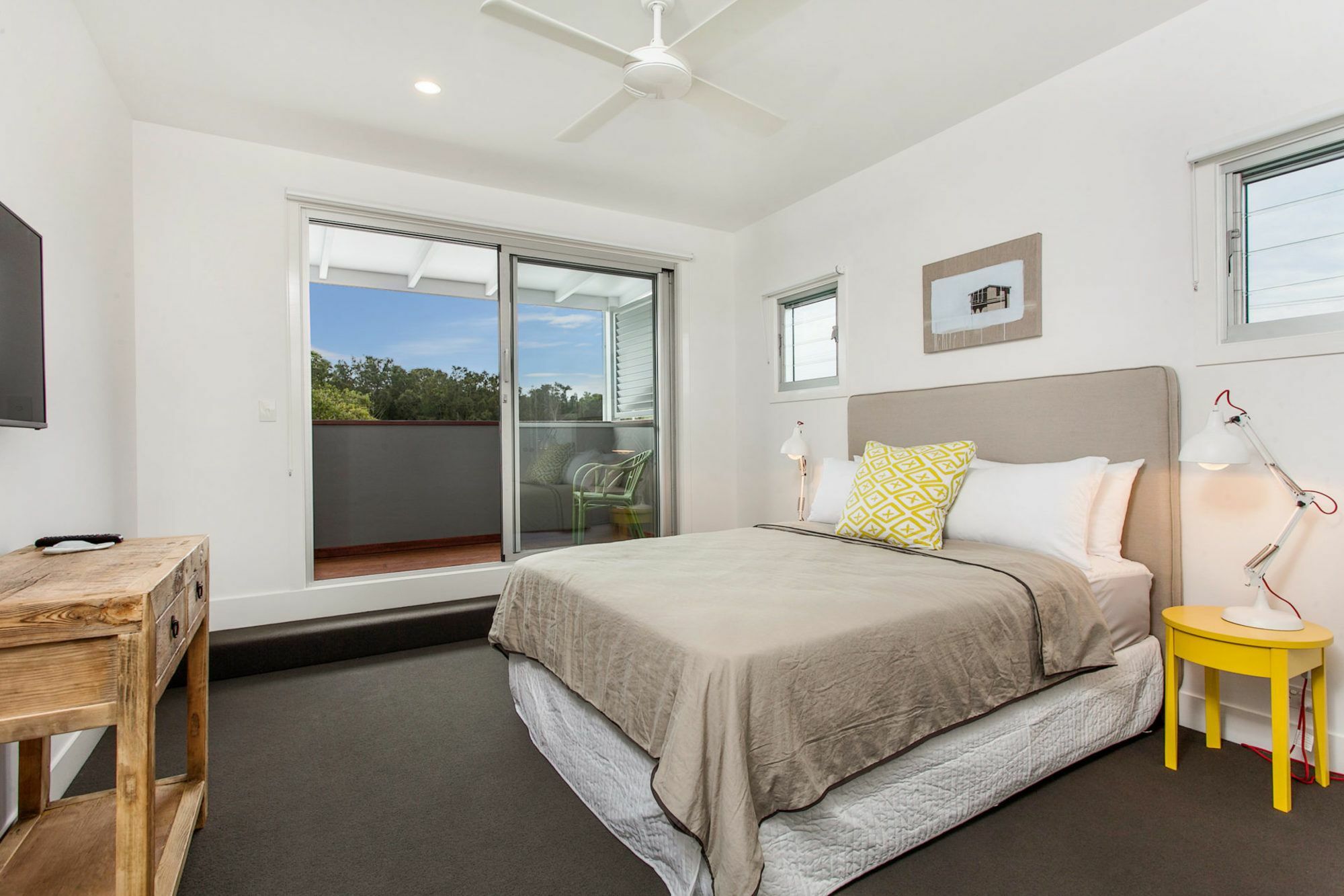 Stonecutters 2 - Family In The Heart Of Byron Apartment