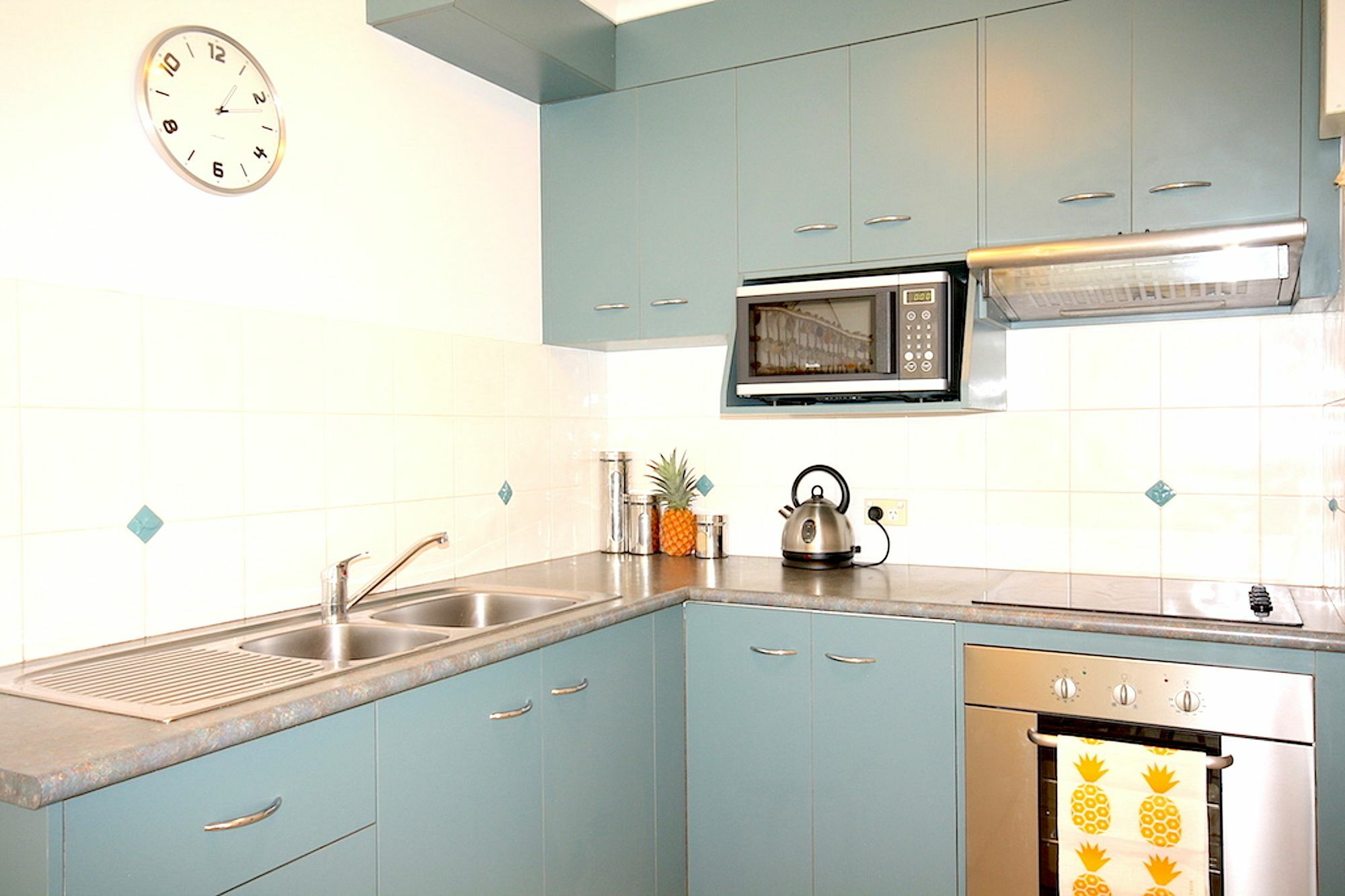 Aparthotel Cossies By The Sea 4*