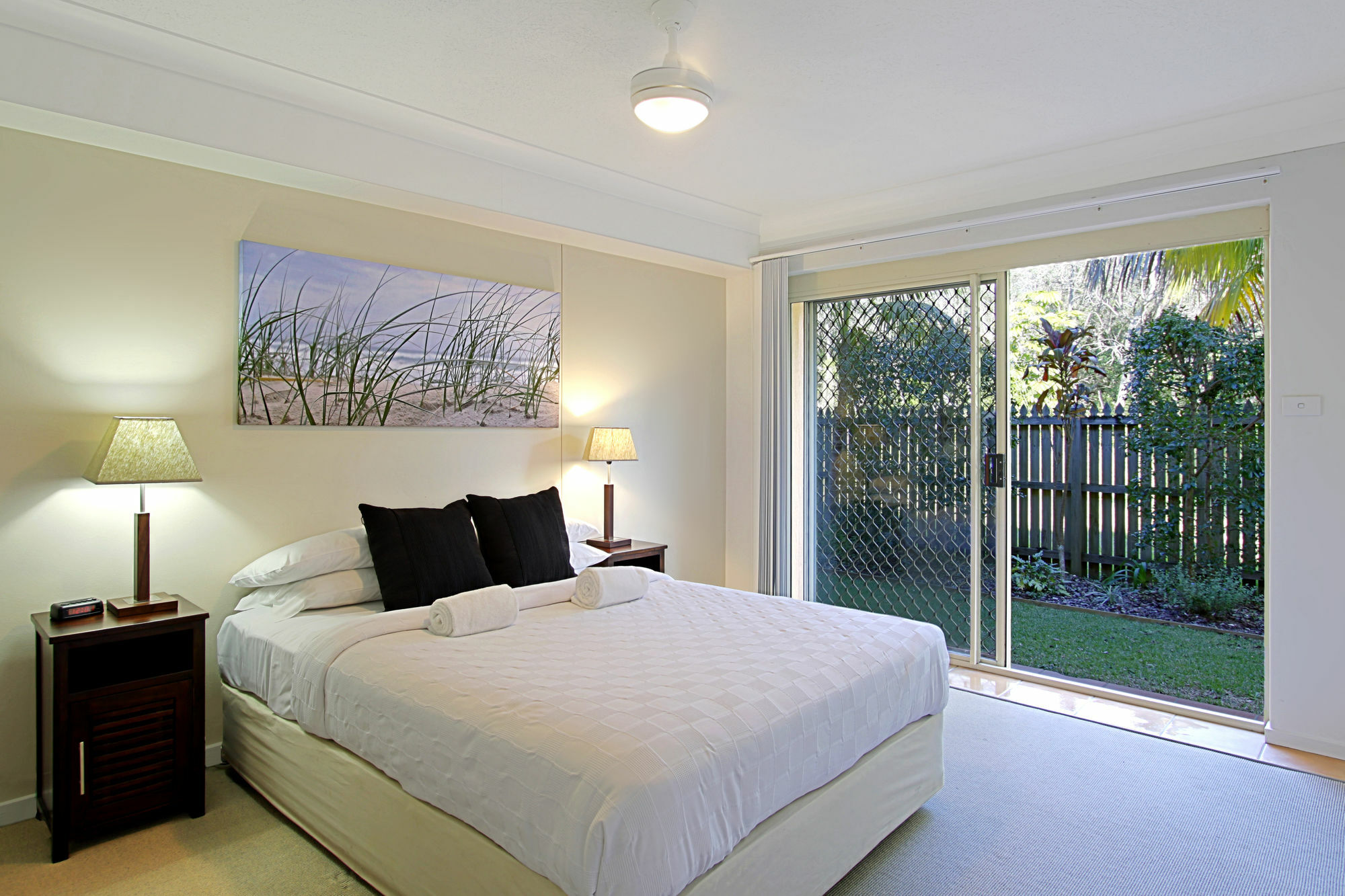 Sea Breeze On Main Aparthotel 3*
