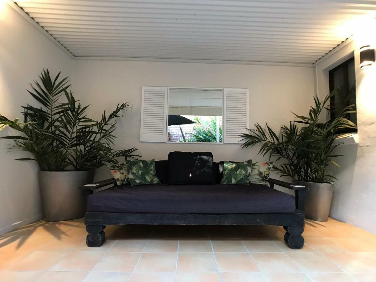 Treetops Everglades Guest house Byron Bay
