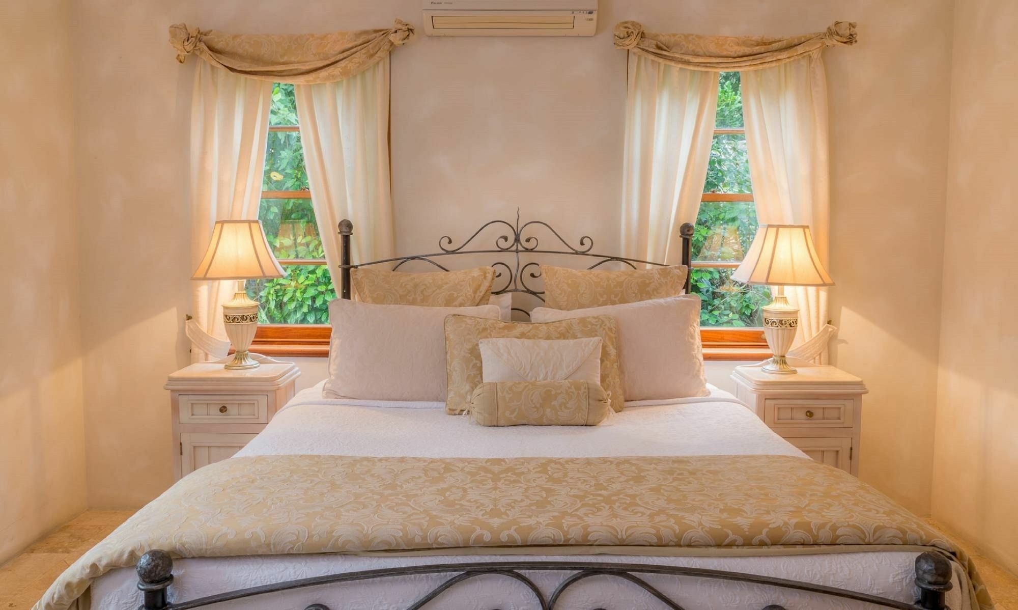 Victoria's At Wategos Hotel 5*