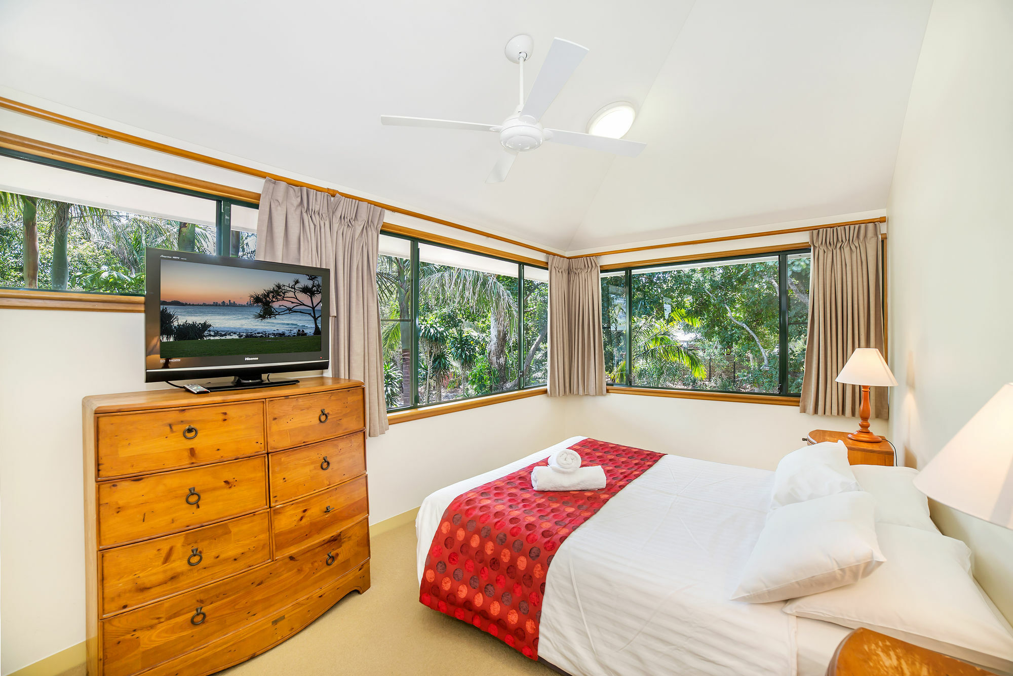 The Crest Aparthotel 4*