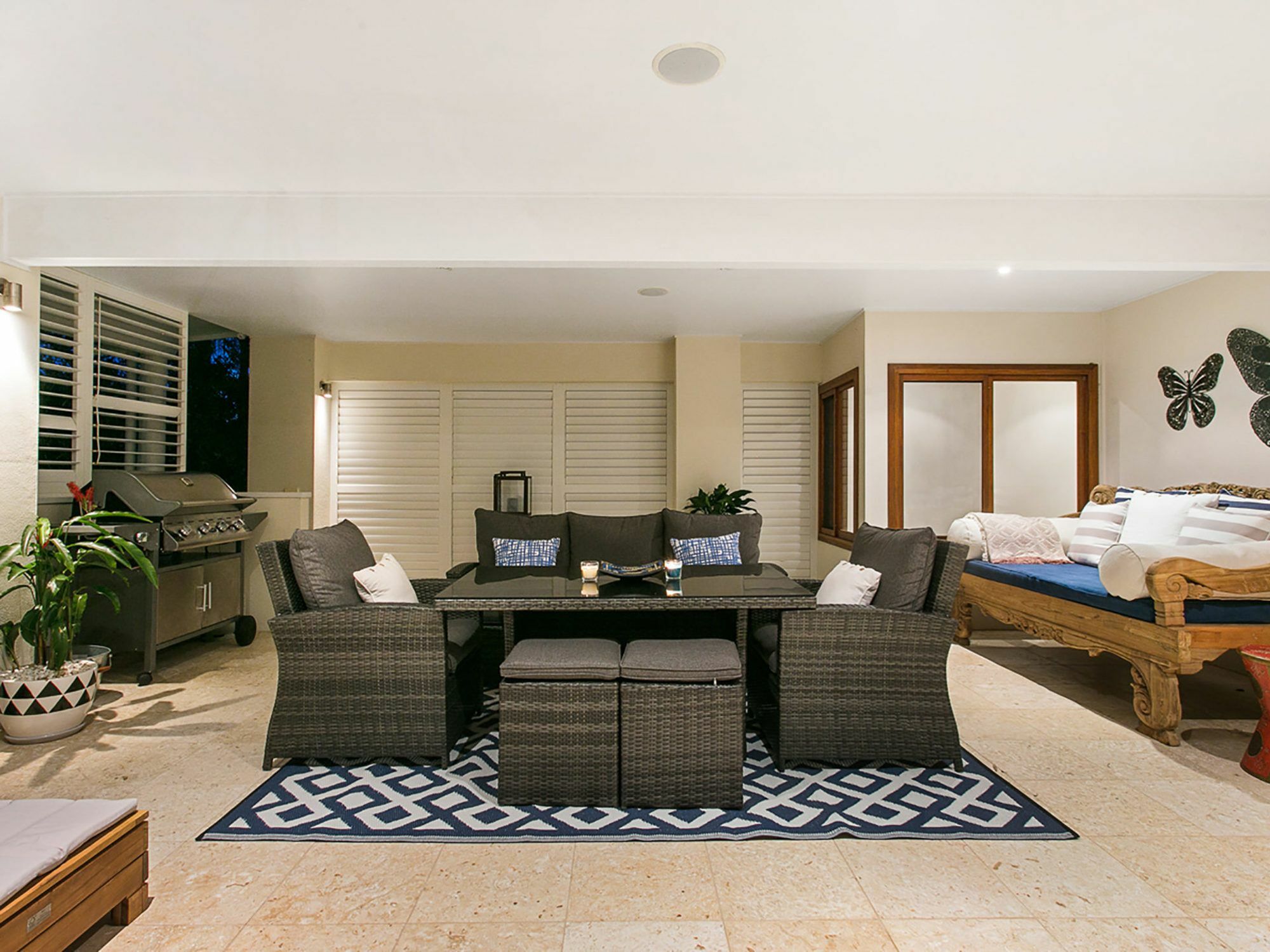 Beachcomber Blue - Expansive Beachfront Apartment Byron Bay