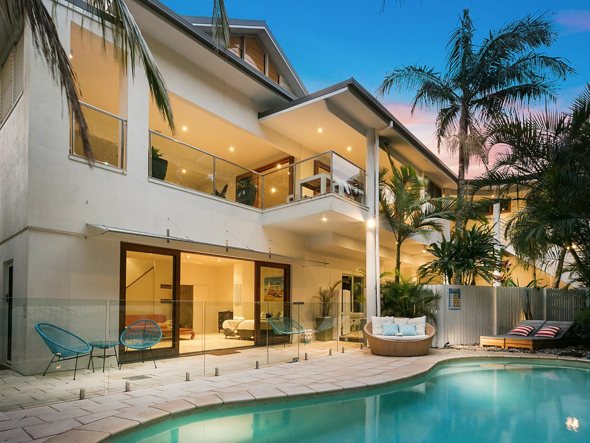 Beachcomber Blue - Expansive Beachfront Byron Bay