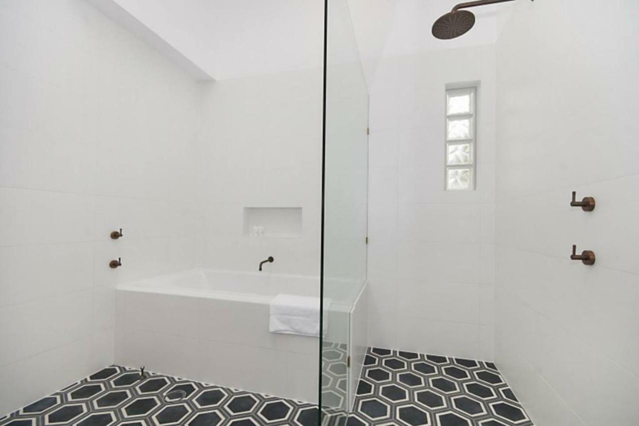 Bay Lane Penthouse Apartment *