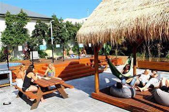 Nomads Backpackers *