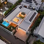 Aroha New Luxury Home Walk To Town And Beach