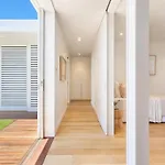 Aroha New Luxury Home Walk To Town And Beach