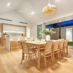 Aroha New Luxury Home Walk To Town And Beach