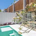 Driftwood One - Beachfront Home With Rooftop Pool