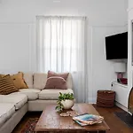 Gidgets House - Renovated Beach House With Hot Tub