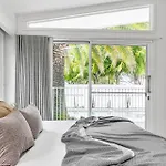 The Chalet - Designer 3 Bedroom Retreat With Pool