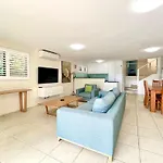 Byron Bay Beachfront Holiday Apartments Courtyard 4