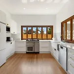 Sunnyside On Burns - 3 Bedroom Retreat Moments To Town
