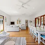 21 Carlyle Street - Central Byron Bay Holiday Home