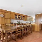 Byron Bay Accom - James Cook Apartment 10