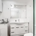 Byron Bay Accom - James Cook Apartment 10