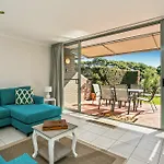 2 James Cook Apartments Holiday Rental