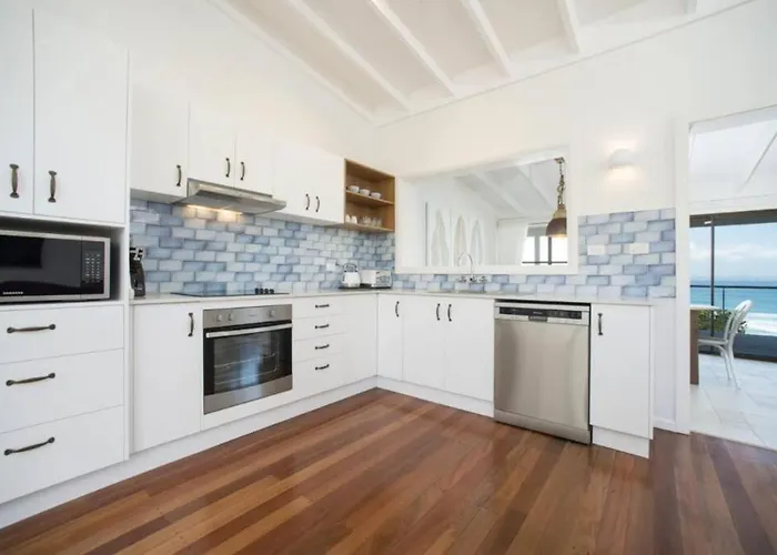 Fuller Holidays - Jane\'S On Wategos Unit 2, 37 Marine Pde-2 Bed Villa