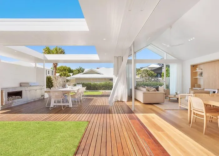Aroha New Luxury Home Walk To Town And Beach