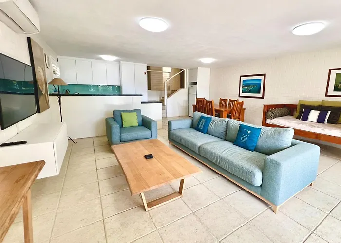 Byron Bay Beachfront Holiday Apartments Courtyard 4
