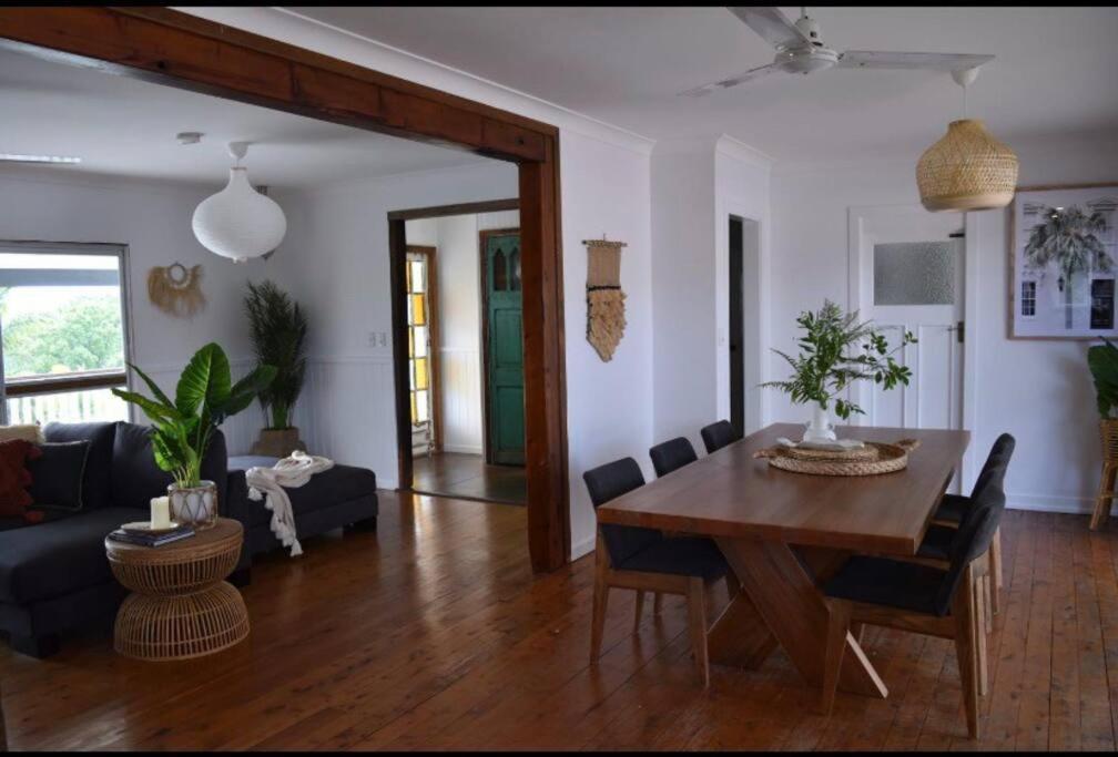 Casa de férias Million$ Tropical Sunset Retreat…. Byron Bay