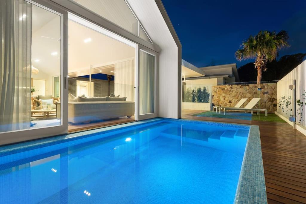 Aroha New Luxury Walk To Town And Holiday home