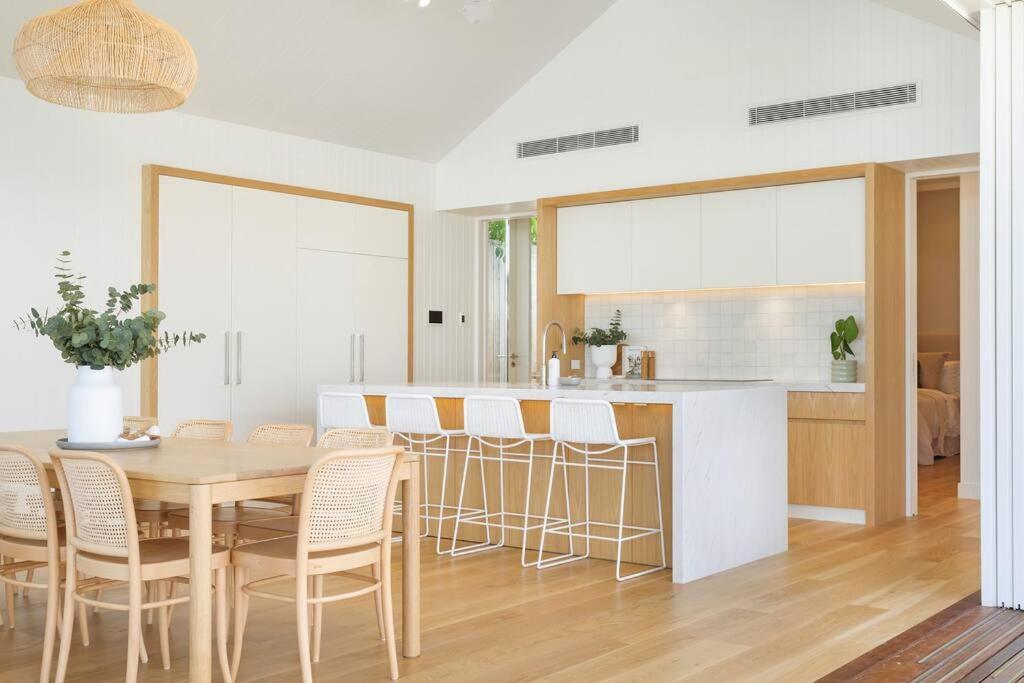 Holiday home Aroha New Luxury Walk To Town And