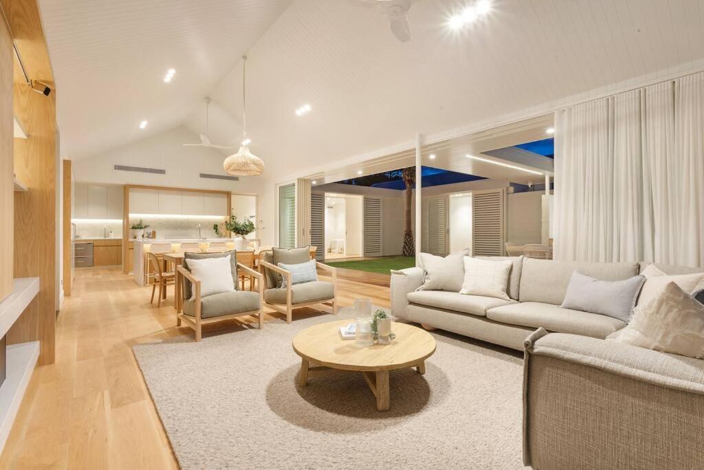 Aroha New Luxury Walk To Town And Holiday home *