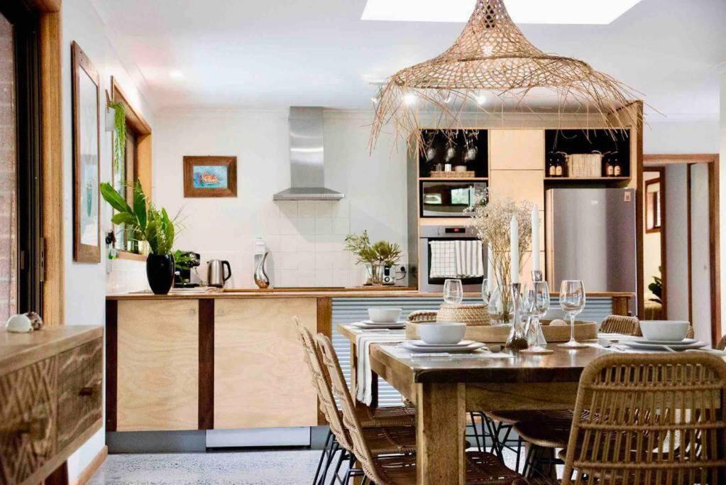 Jungle - Pet-friendly Hot Tub, Firepit & Pool In Beachside Hideaway Holiday home Byron Bay