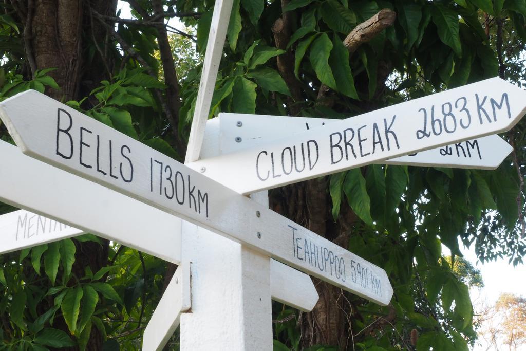 Backpackers On The Byron Bay