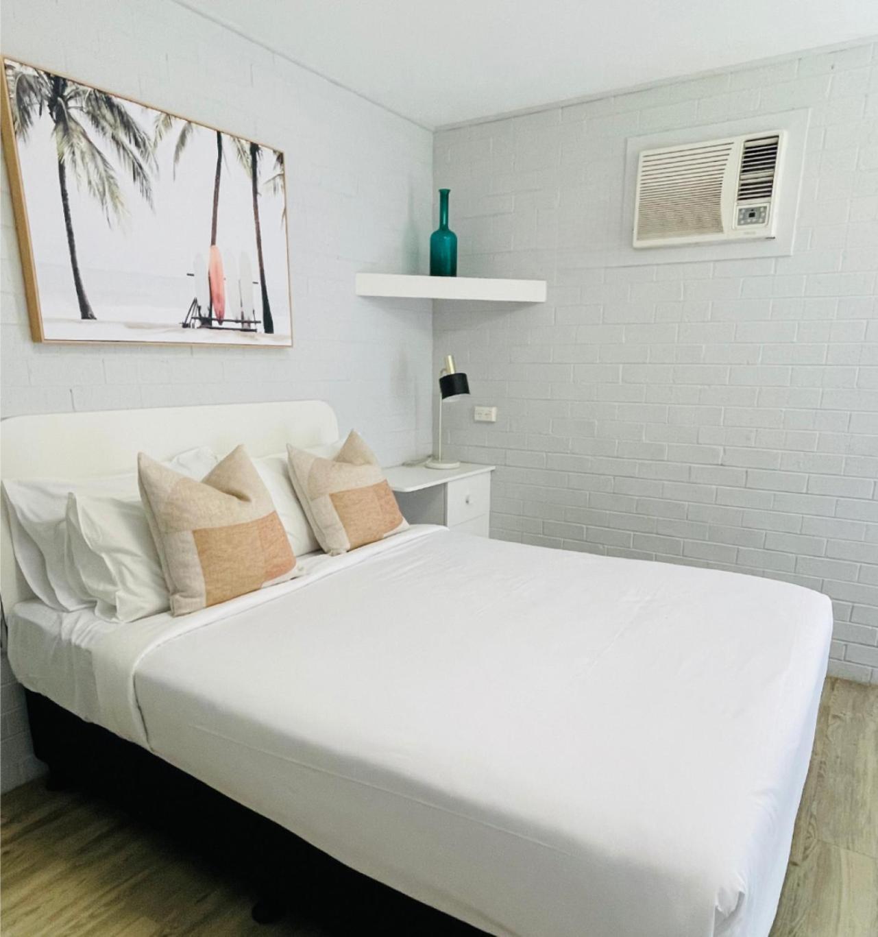 Motel Bay