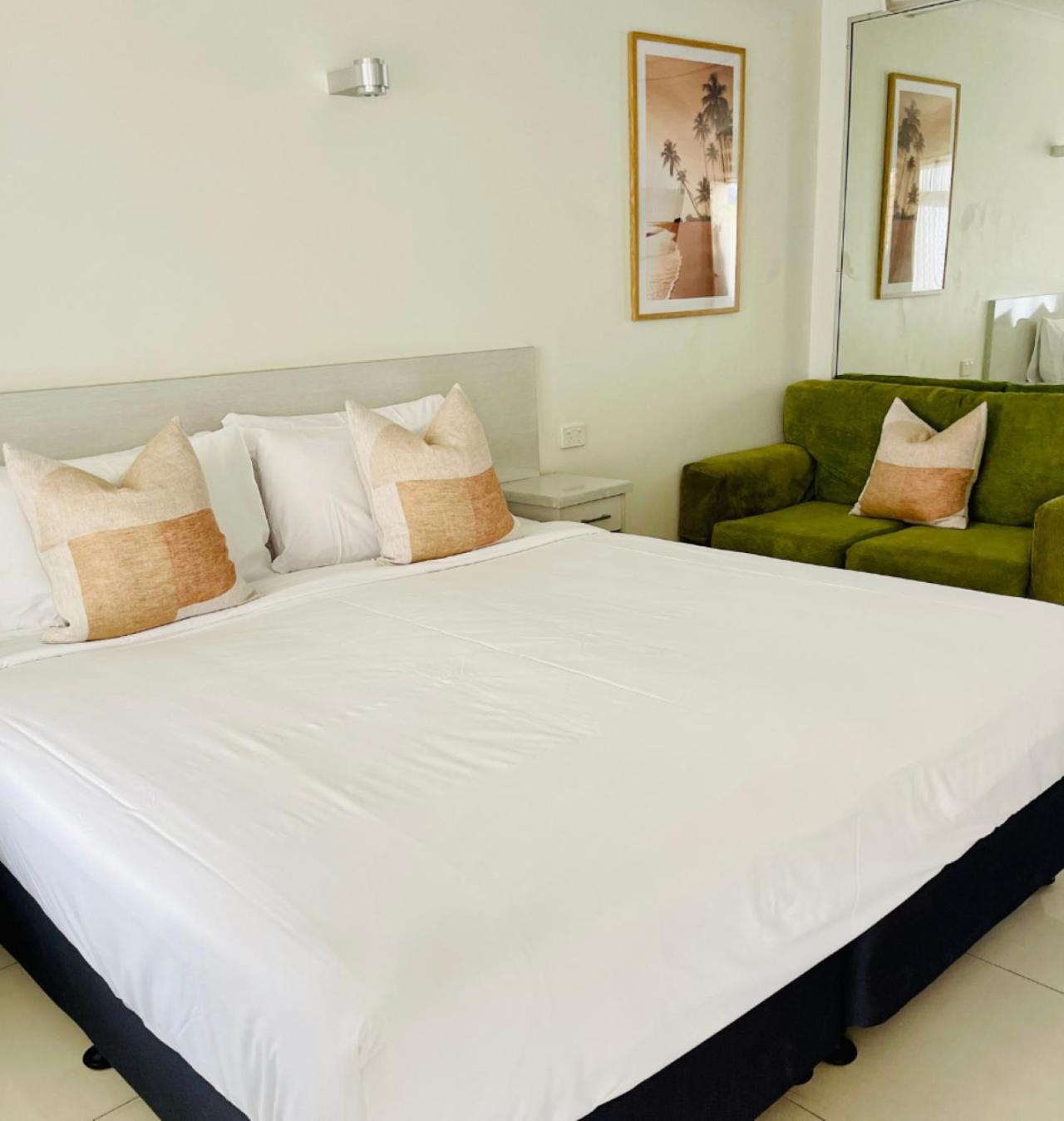 Bay Motel 4*