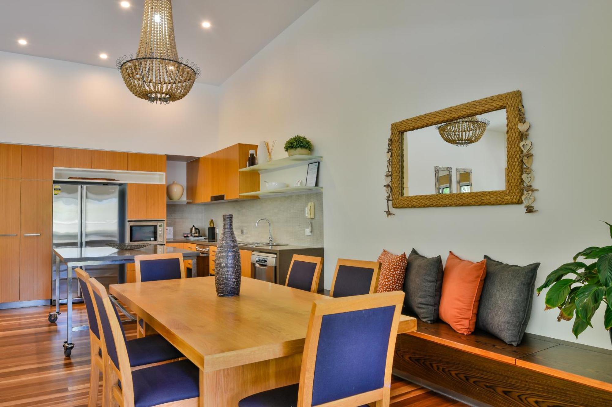 East On Byron 4*