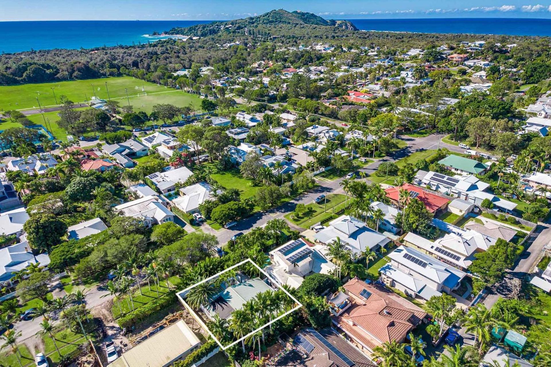 The Chalet - Designer 3 Bedroom Retreat With Pool Byron Bay