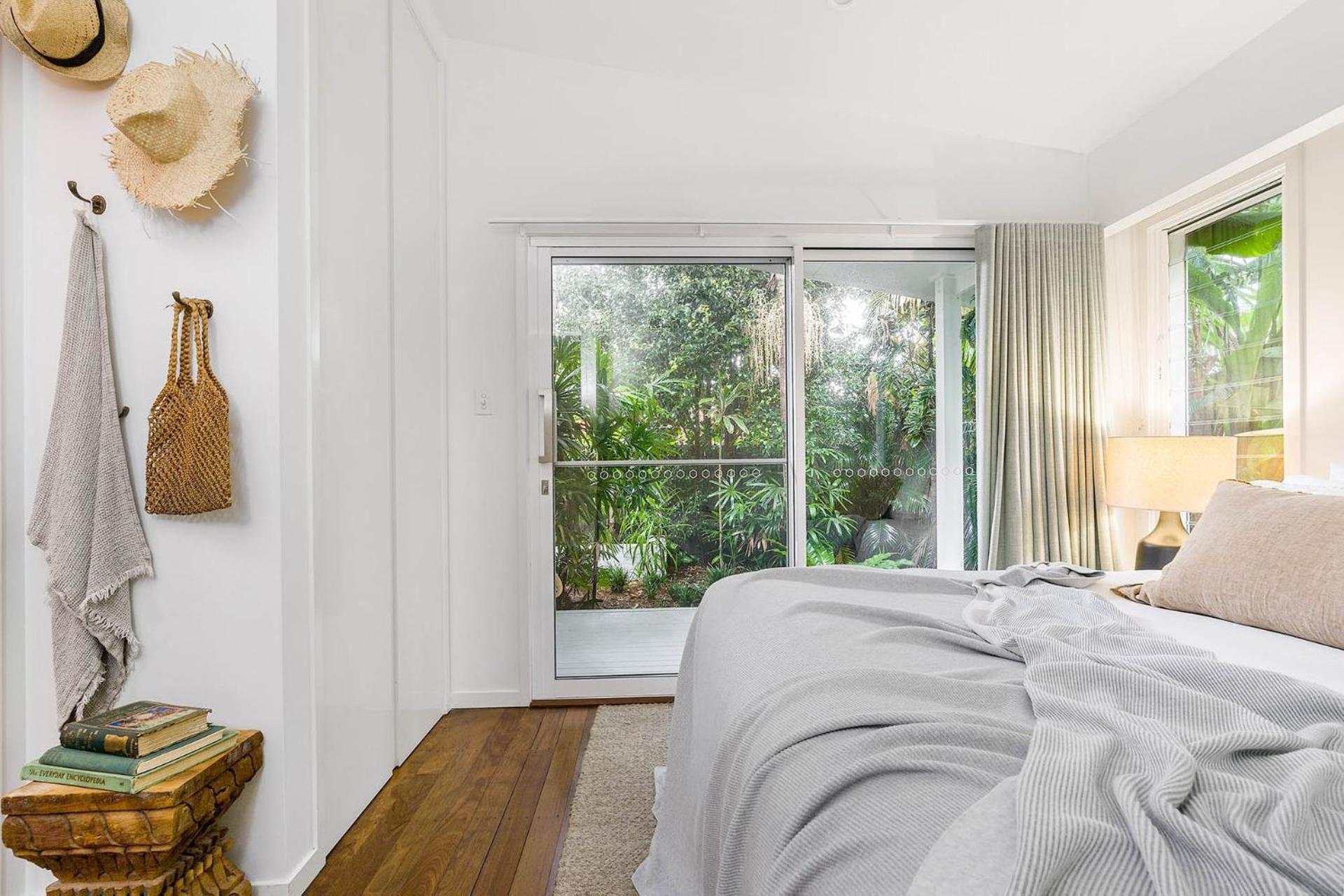 The Chalet - Designer 3 Bedroom Retreat With Pool Byron Bay