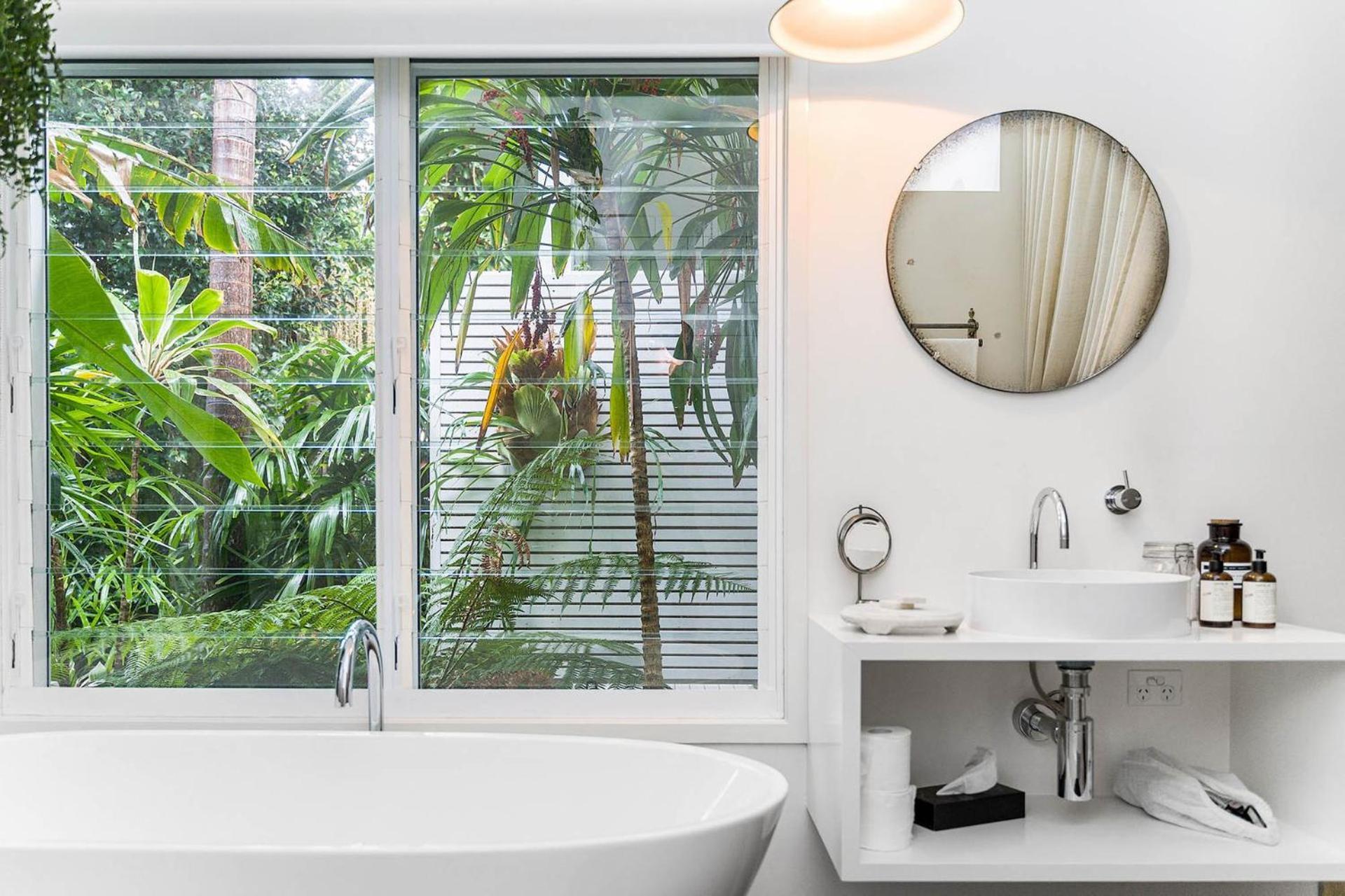 The Chalet - Designer 3 Bedroom Retreat With Pool * Byron Bay