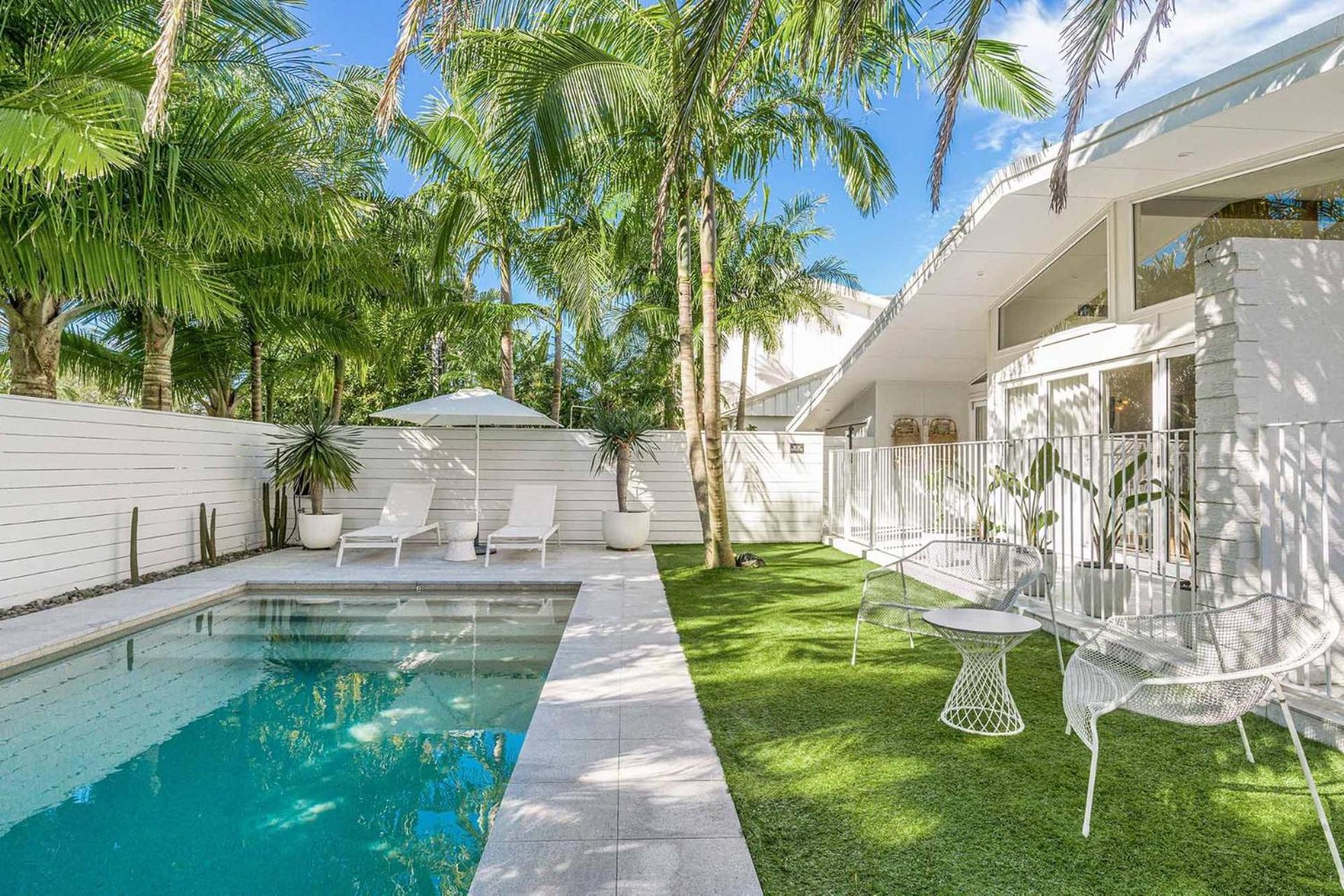 The Chalet - Designer 3 Bedroom Retreat With Pool