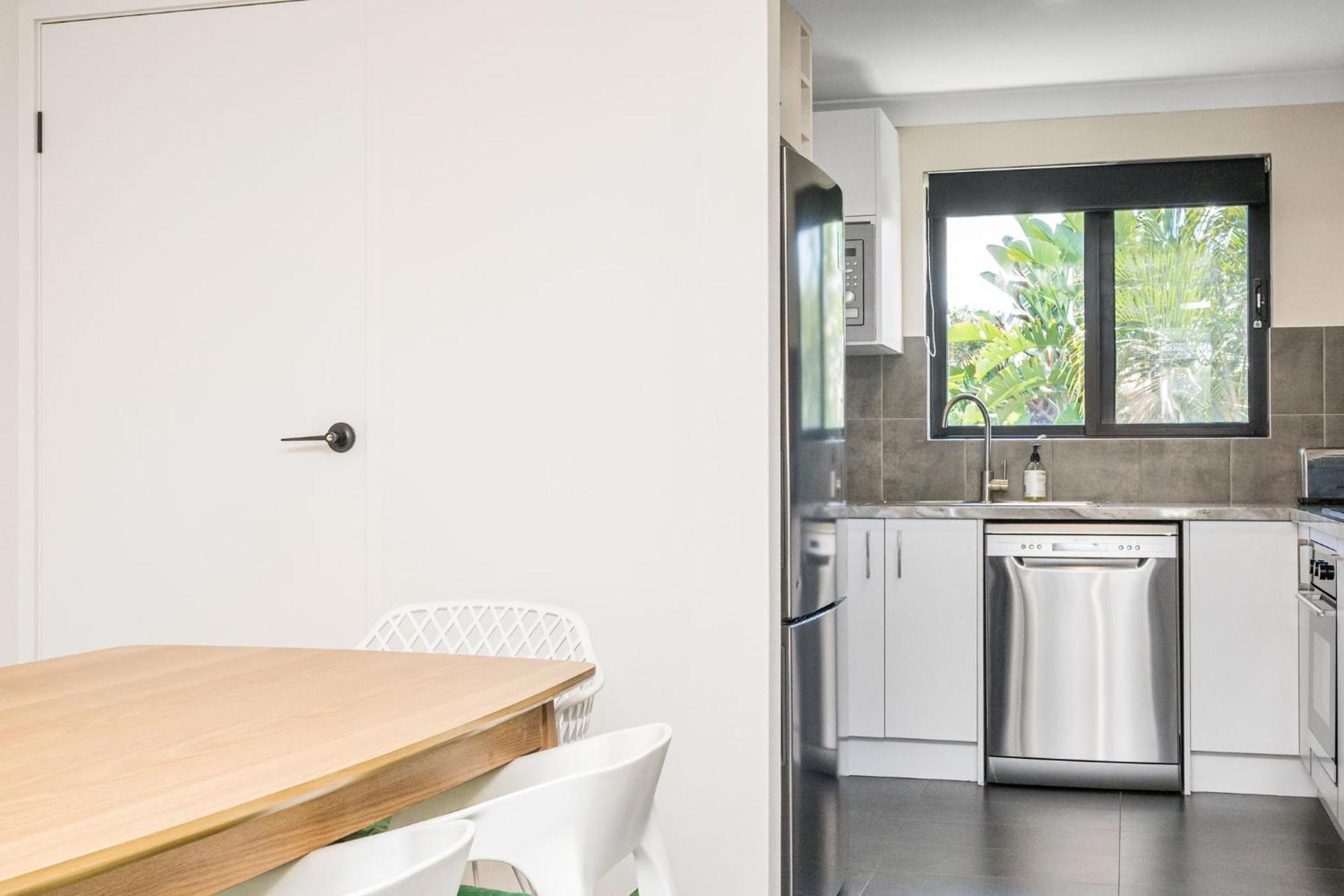 Unit 3 5-9 Somerset Street - Summer