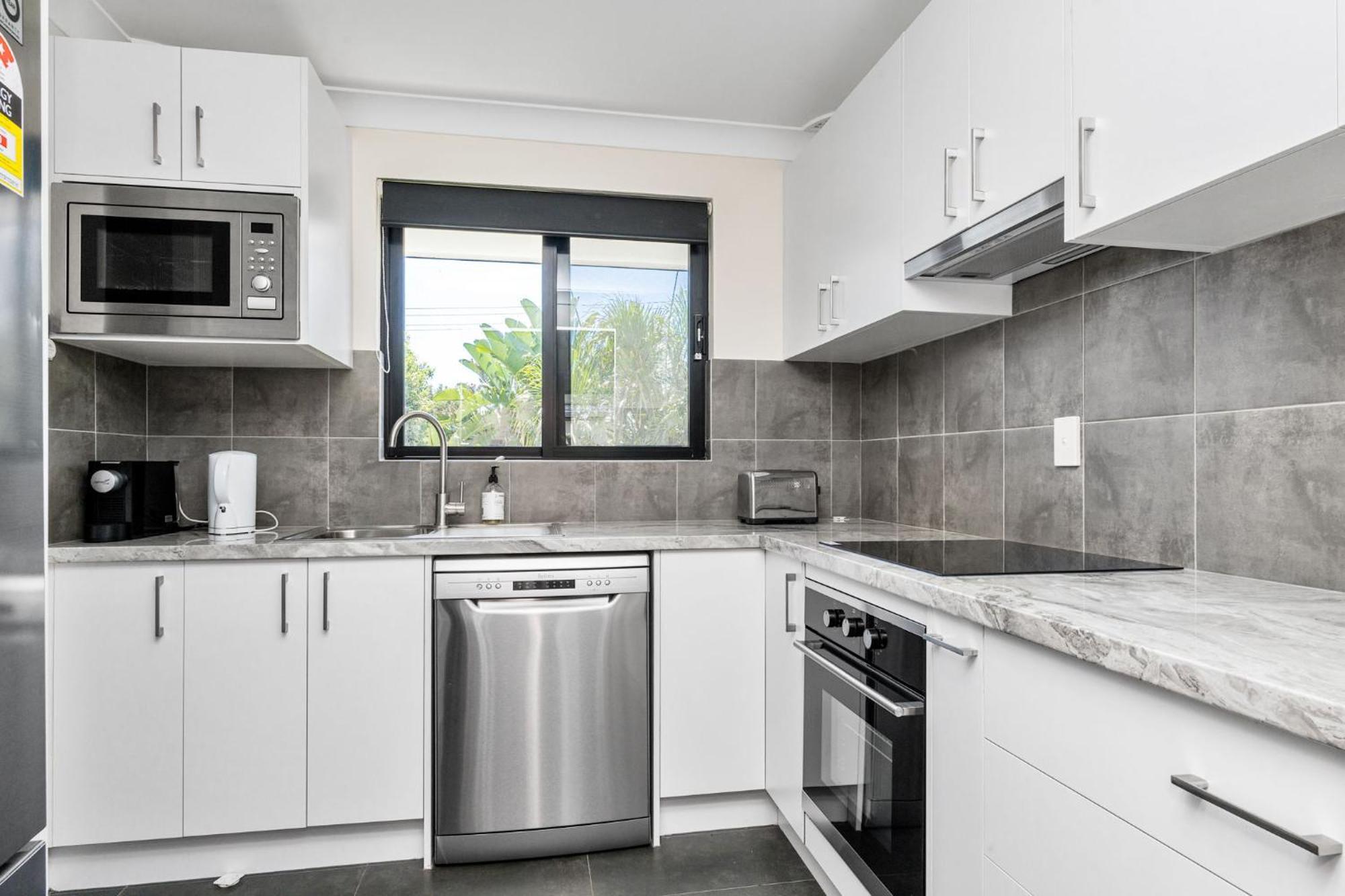 Unit 3 5-9 Somerset Street - Summer
