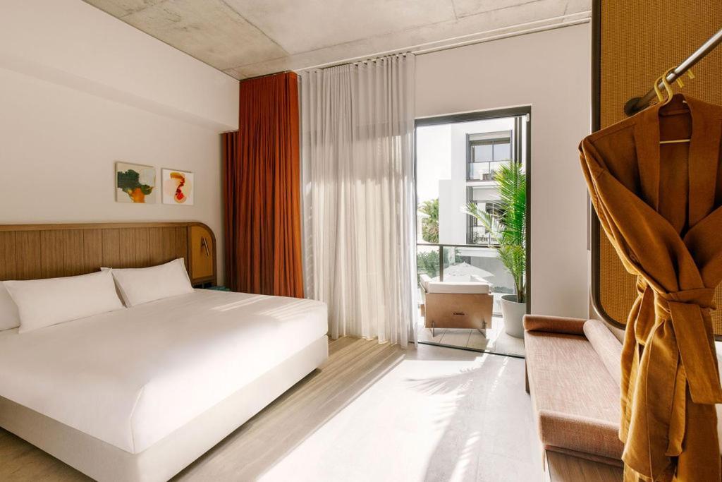 Hotel Basq House 5*