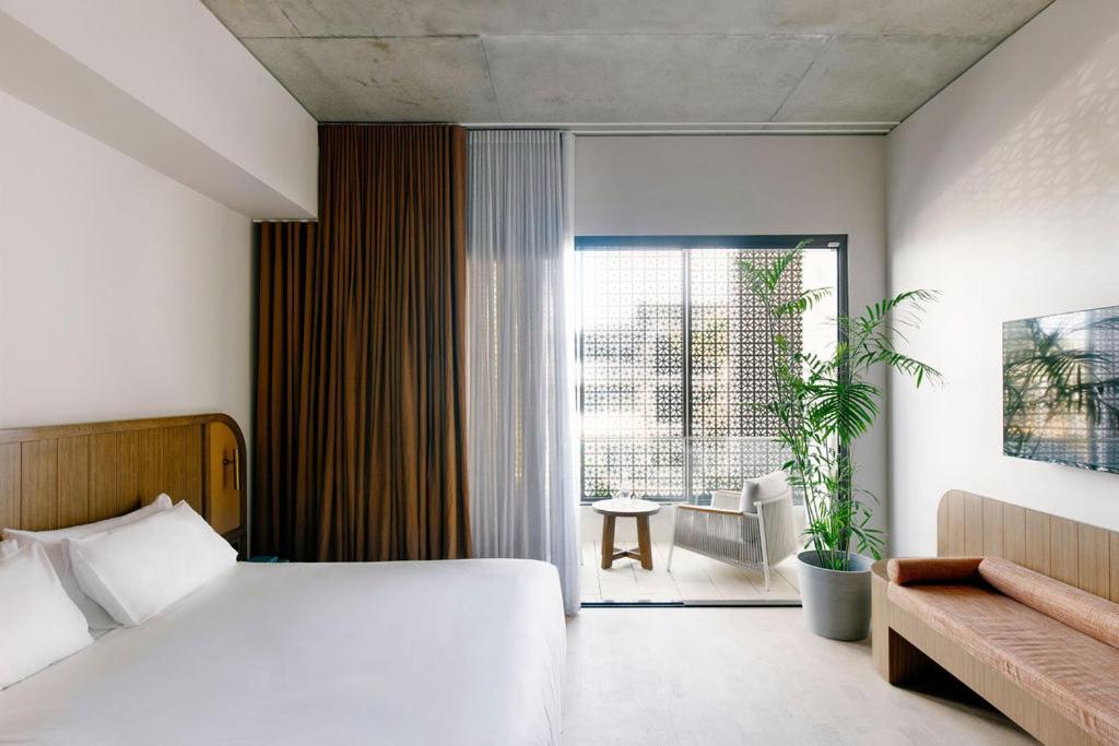 Basq House Hotel 5*