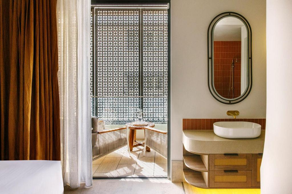 Hotel Basq House Byron Bay