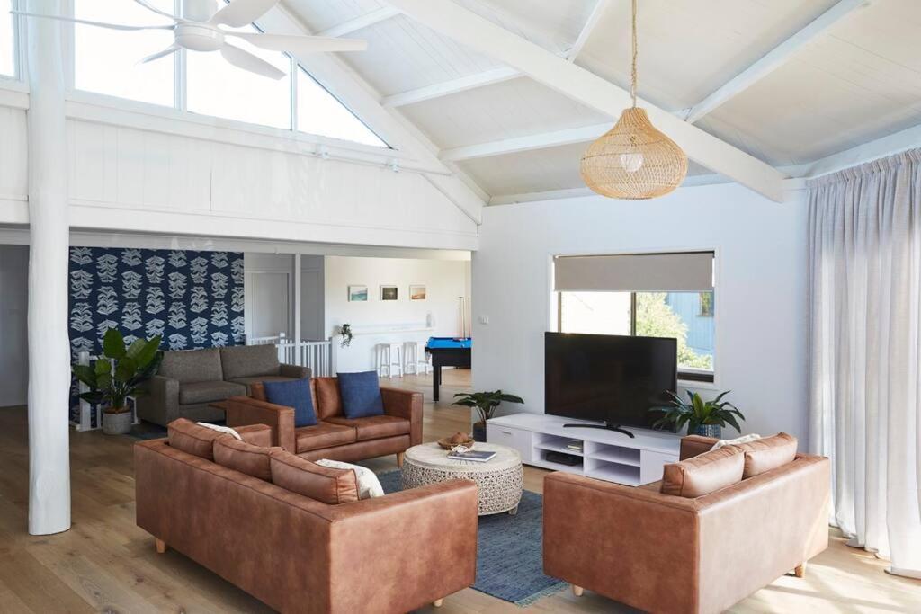 Barefoot - Beachfront Holiday home