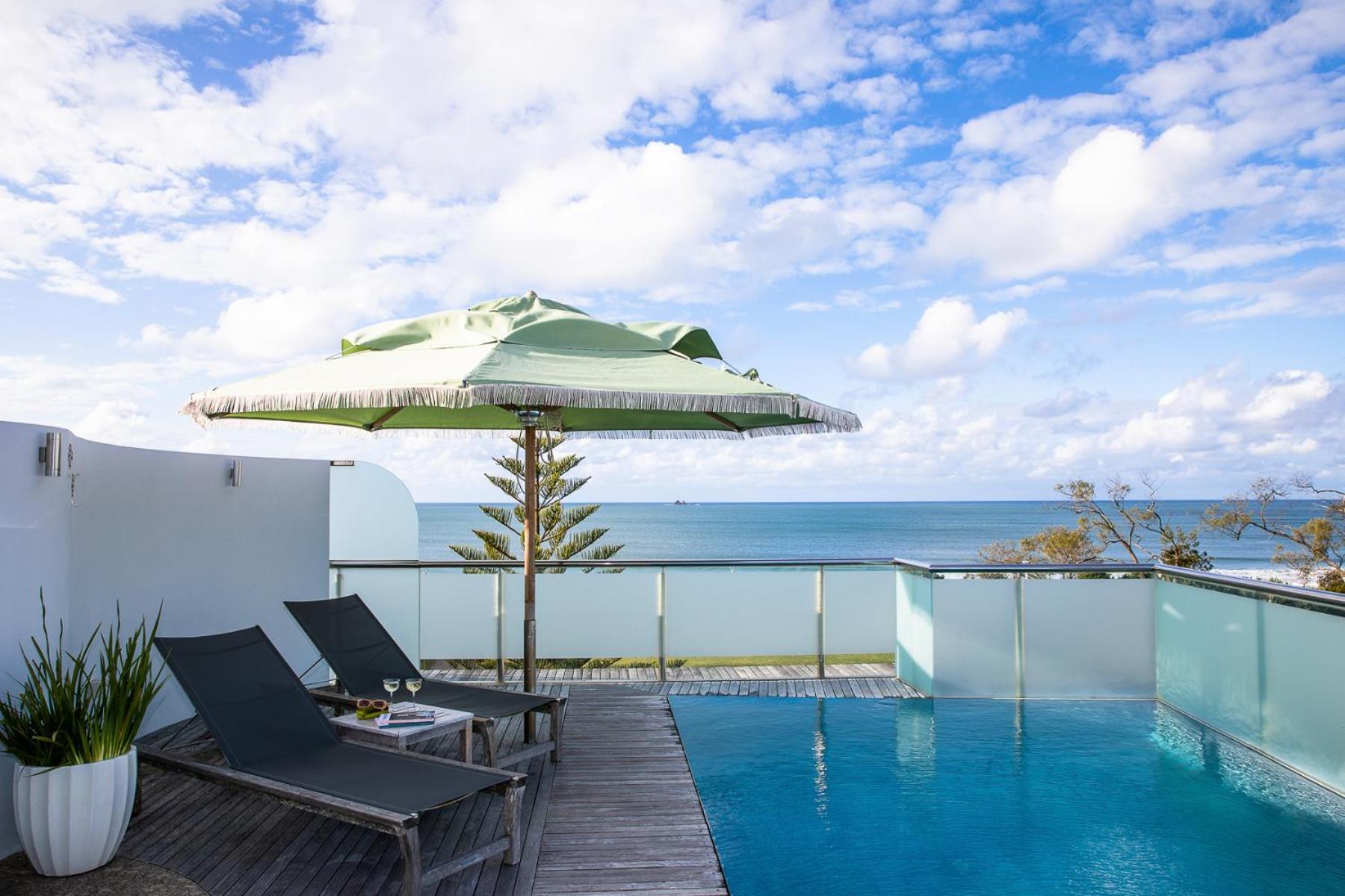 Beach Suites Hotel 4*