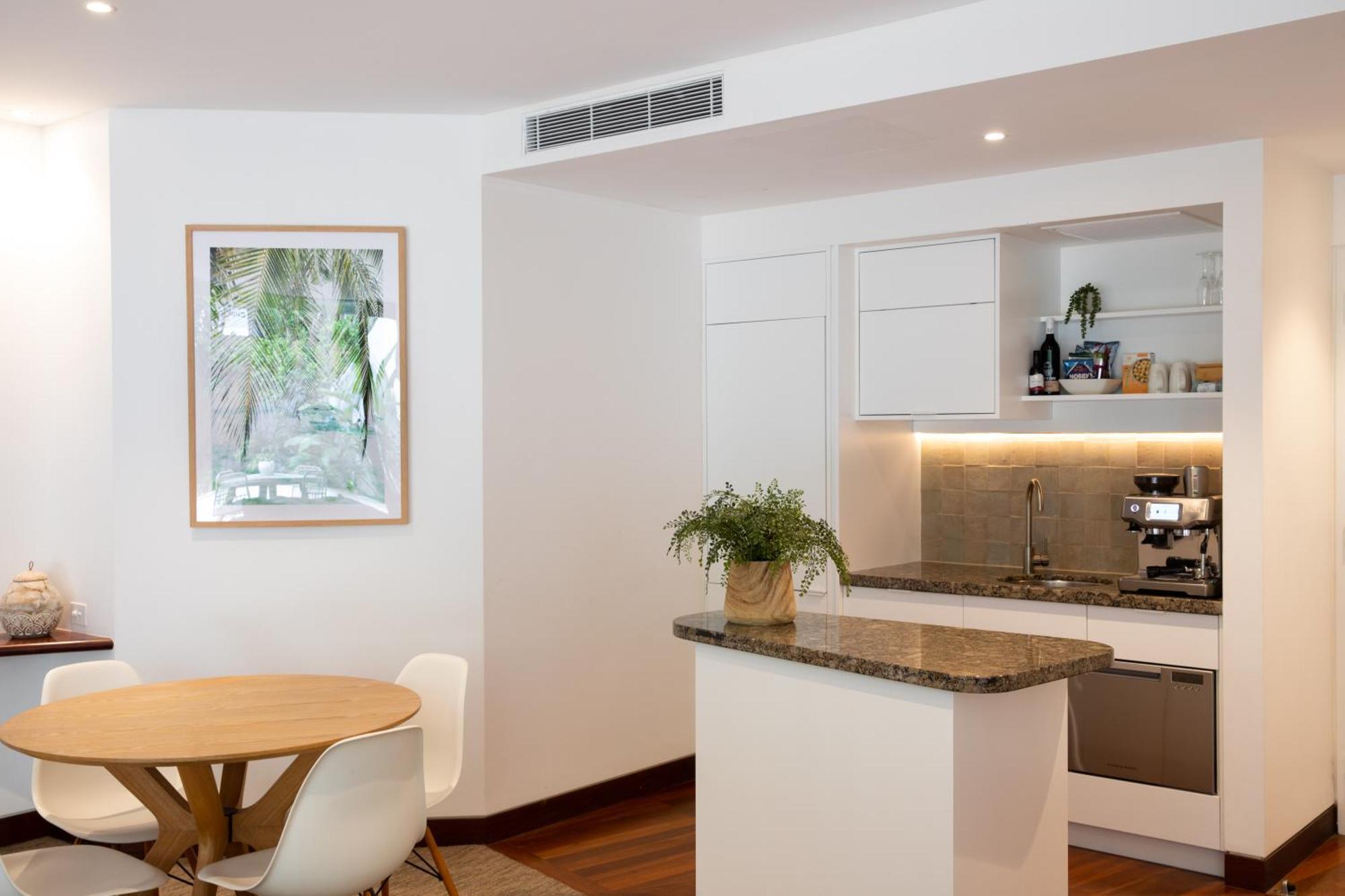 Beach Suites 4*