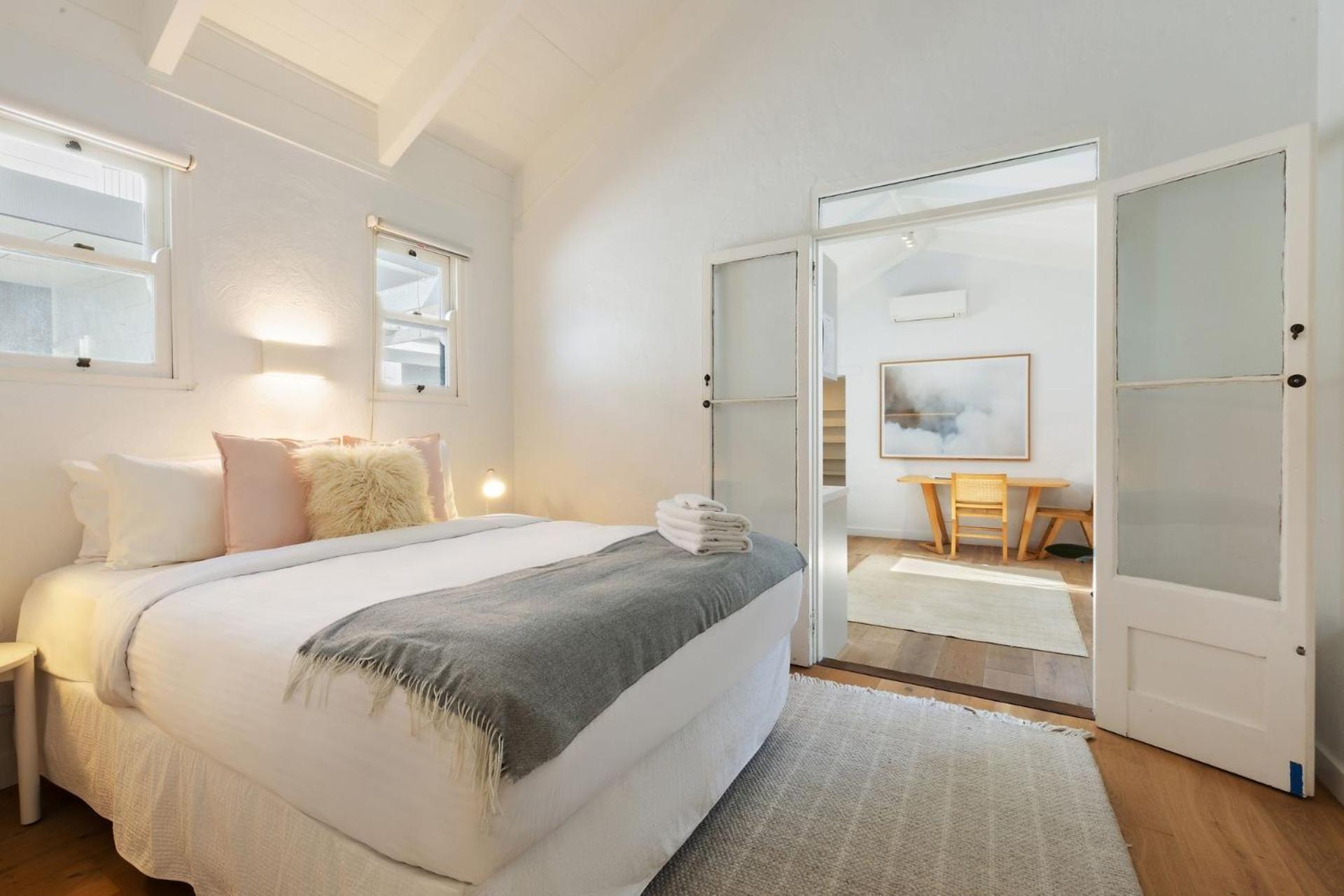Apollo House & Studio Holiday home