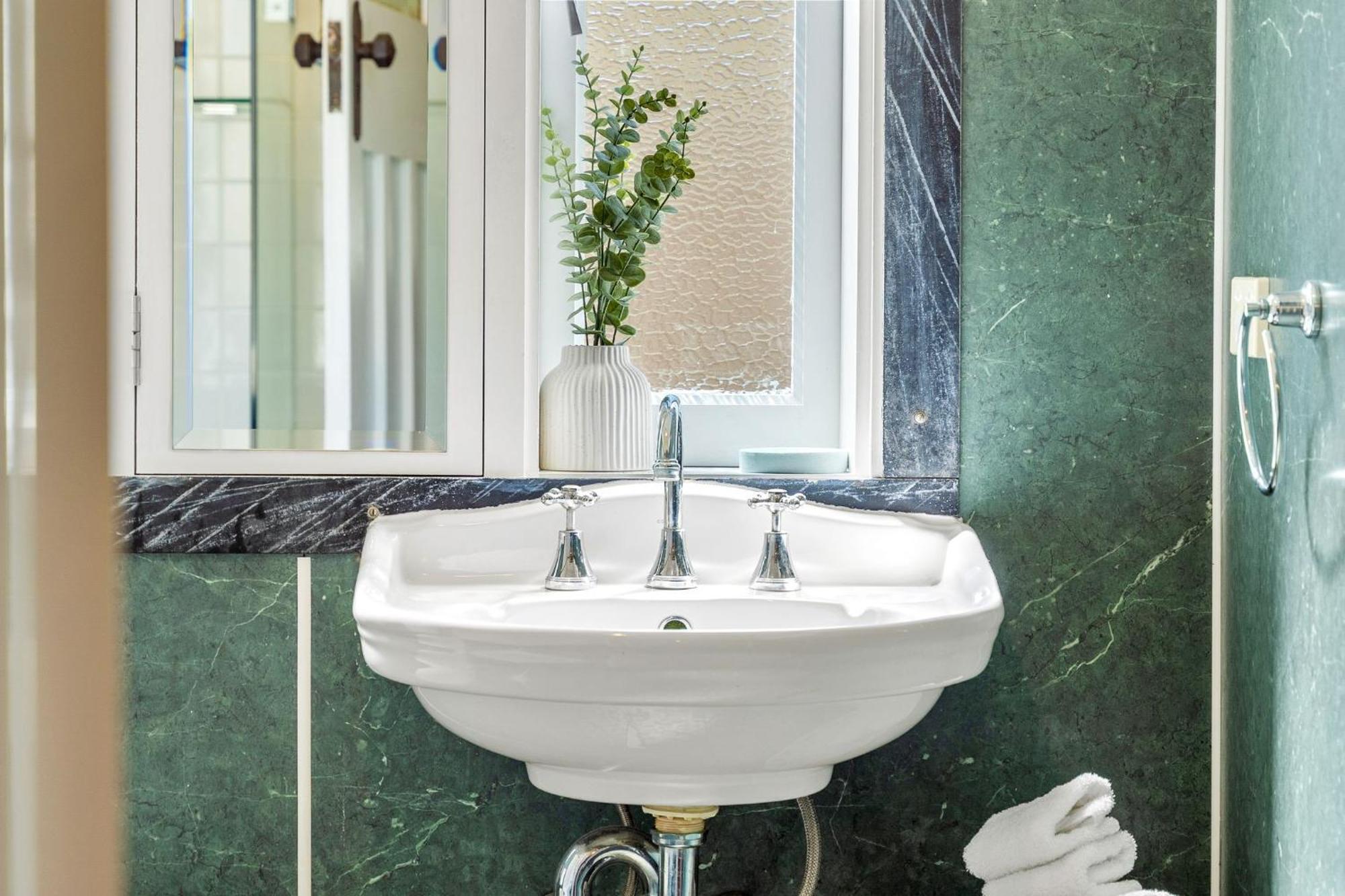 21 Carlyle Street - *