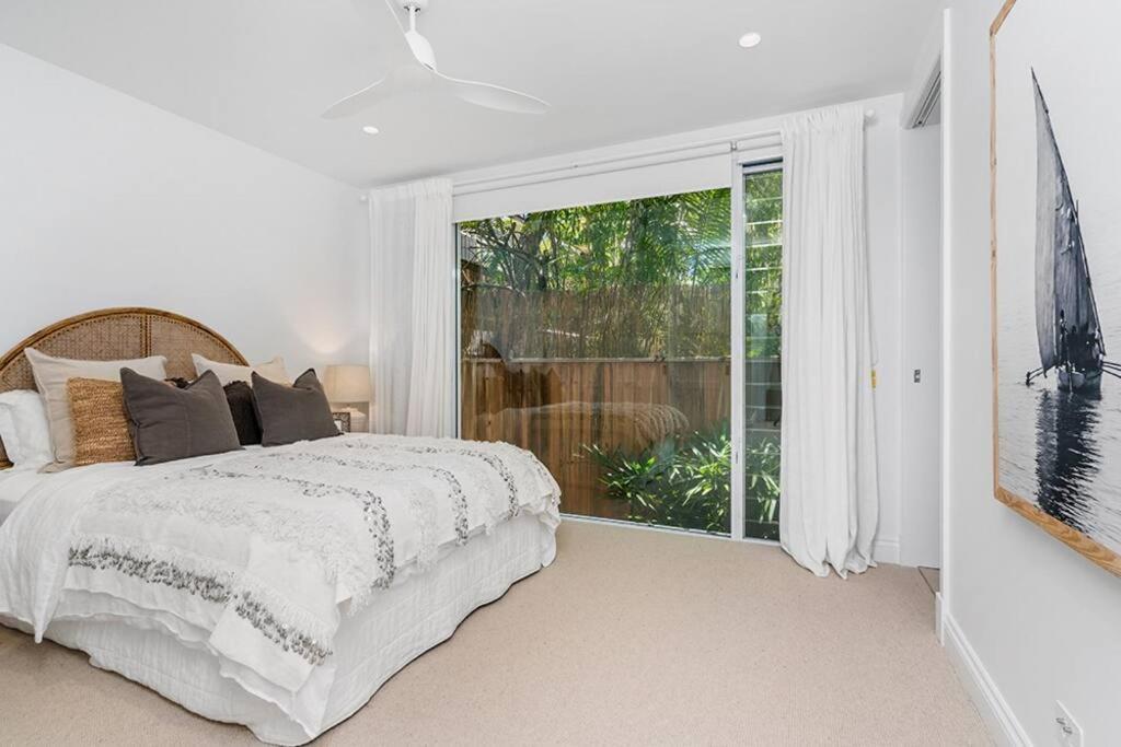 Fuller Holidays - Belongil Sunset - Giaour Street, Belongil Byron Bay