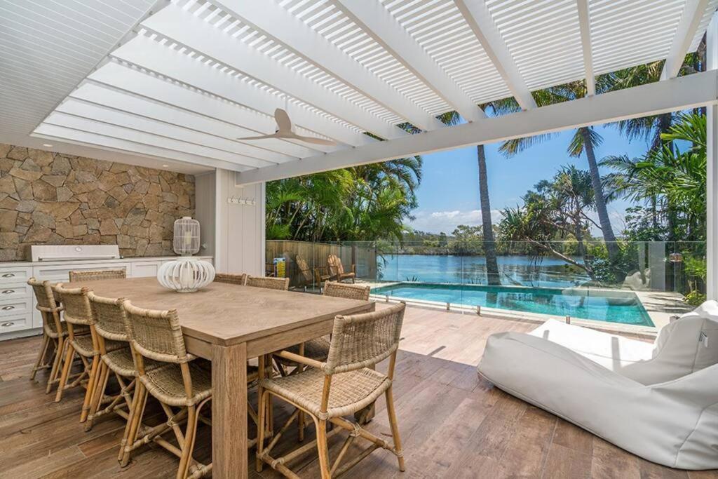 Fuller Holidays - Belongil Sunset - Giaour Street, Belongil * Byron Bay
